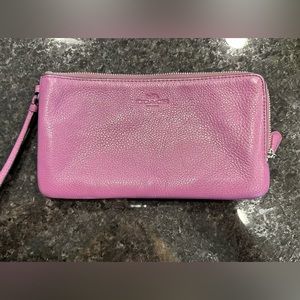Coach Wristlet Lilac corner zip Pebbled Leather